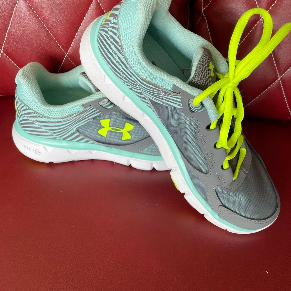 Under Armour Tennis Shoes . Brand New , never worn . Size 6Y